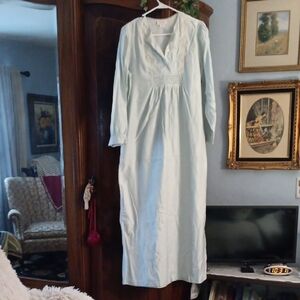 Barbizon Light Green Nightgown